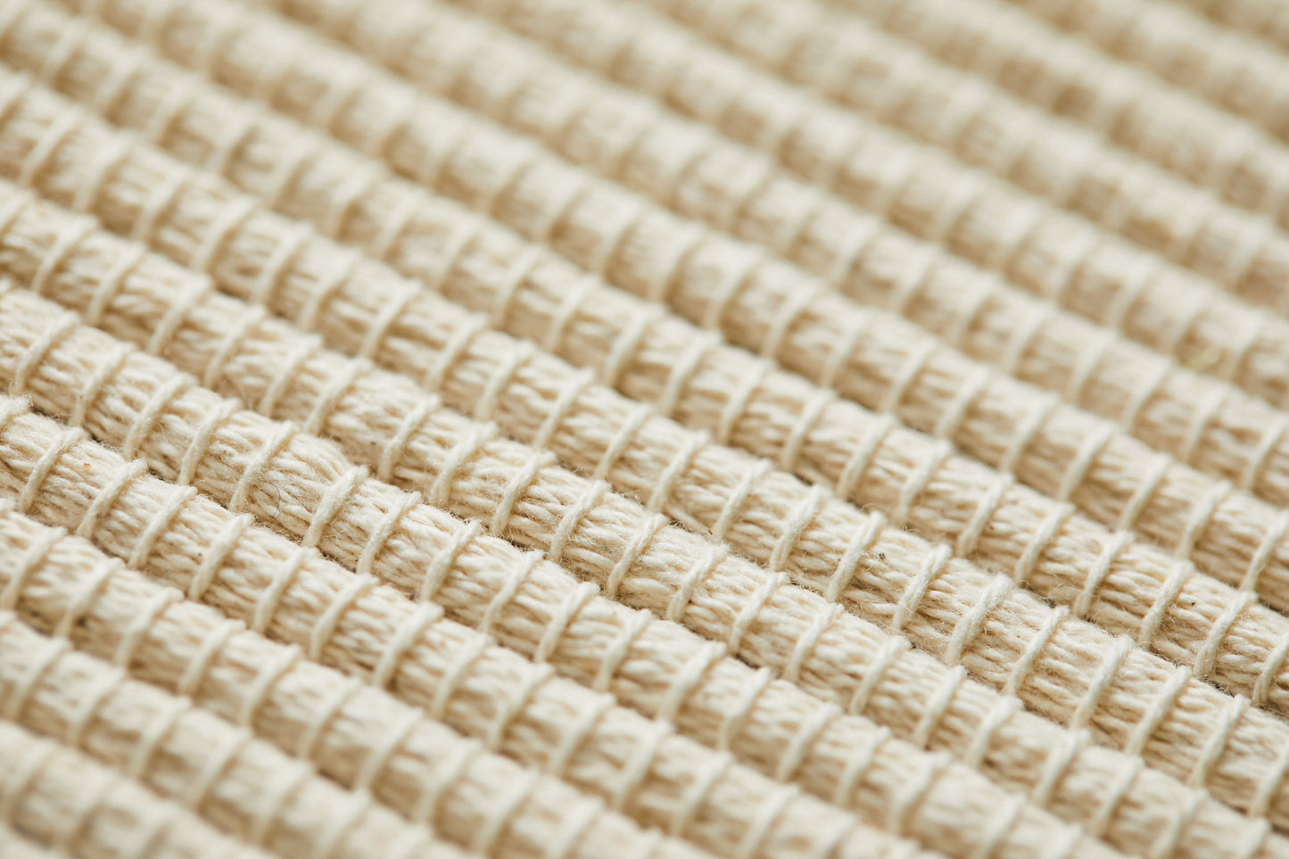 Eagle runner (natural cotton & black)