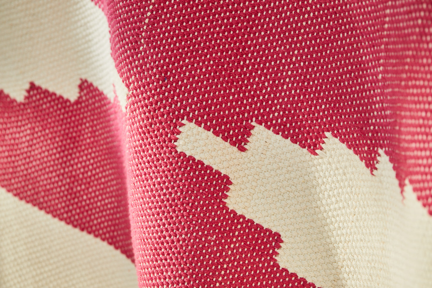 Diamond pattern blanket (magenta pink & natural cotton)