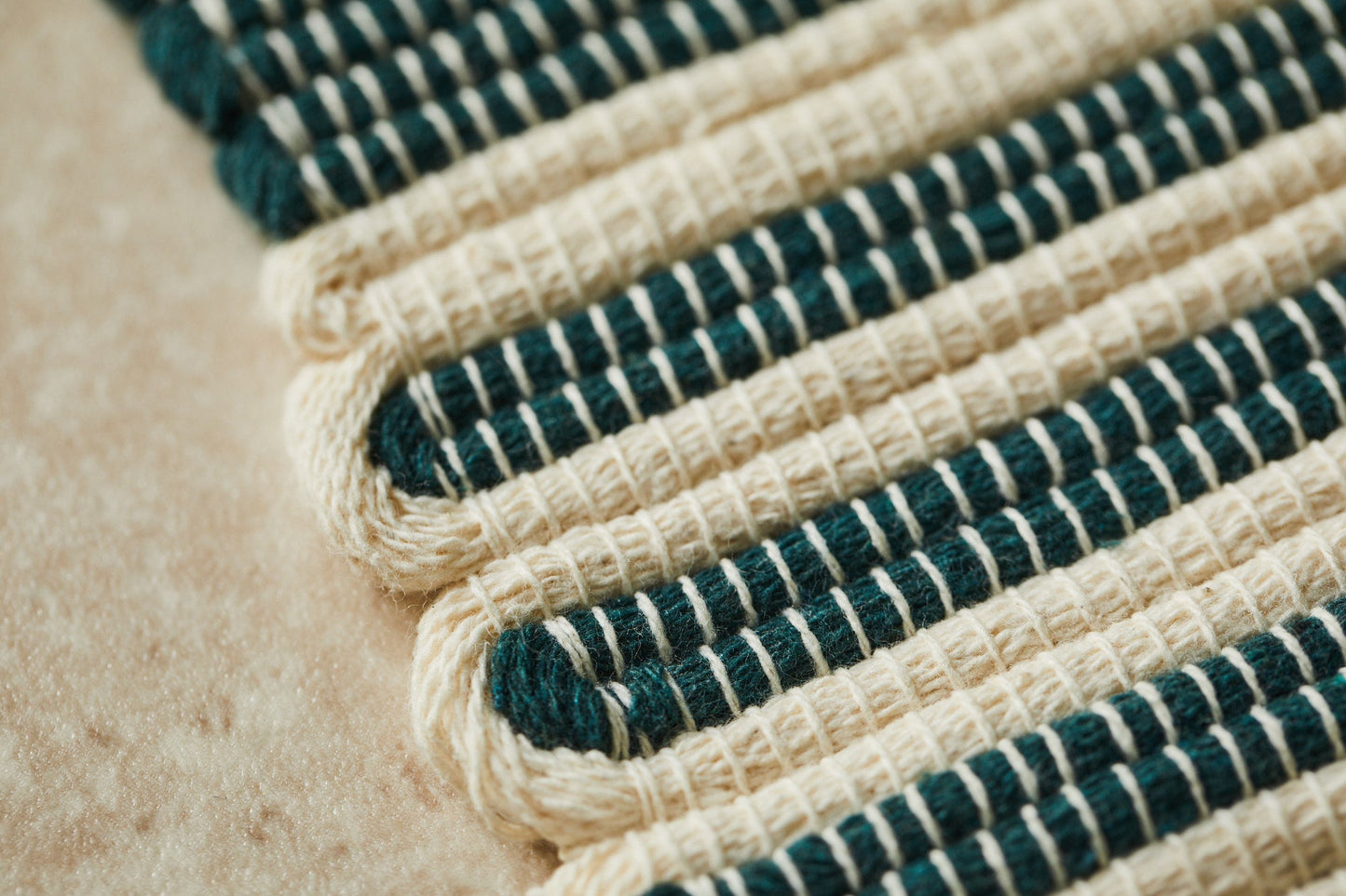 Eagle runner (natural cotton & forest green)