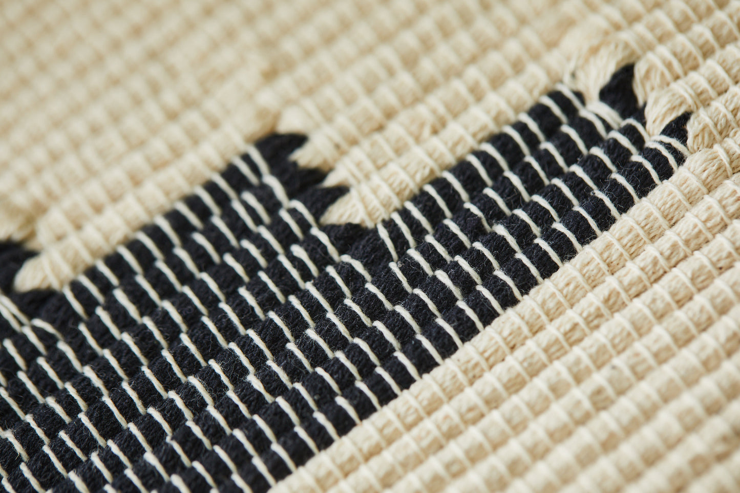 Eagle runner (natural cotton & black)