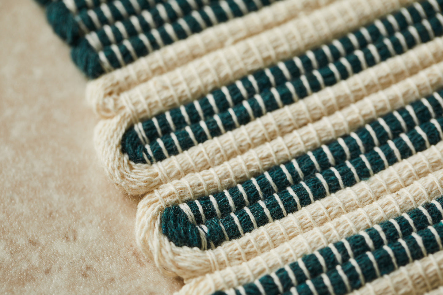 Eagle runner (forest green & natural cotton)