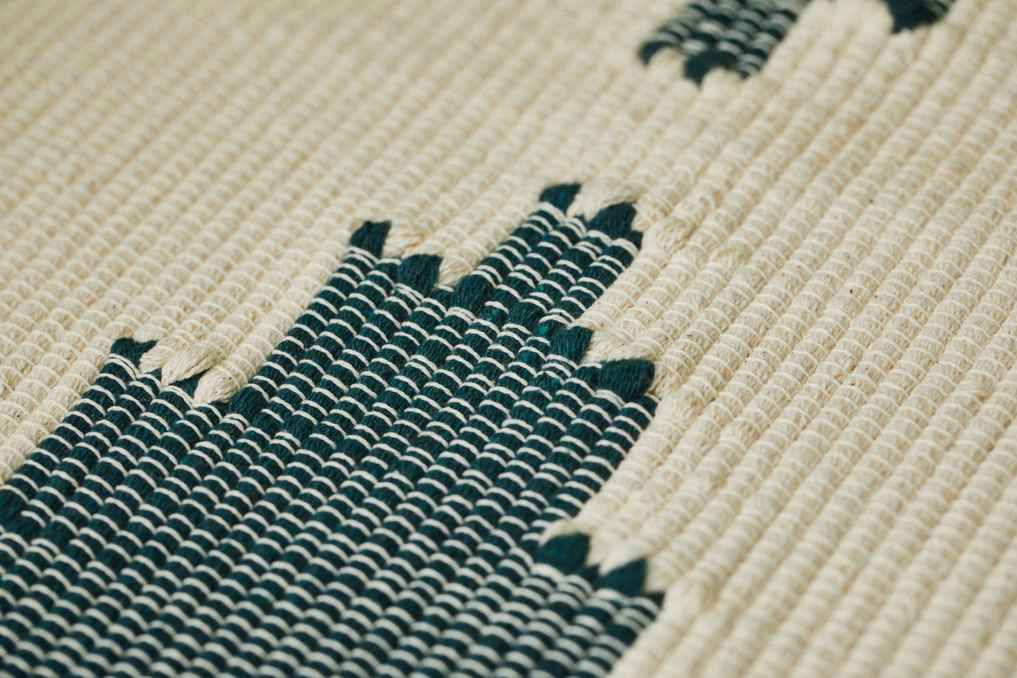 Eagle runner (natural cotton & forest green)